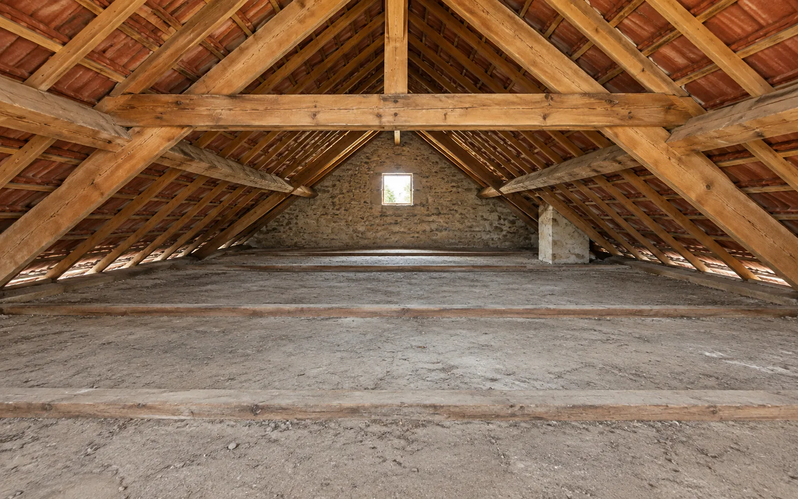 Les mêmes combles avant leur isolation